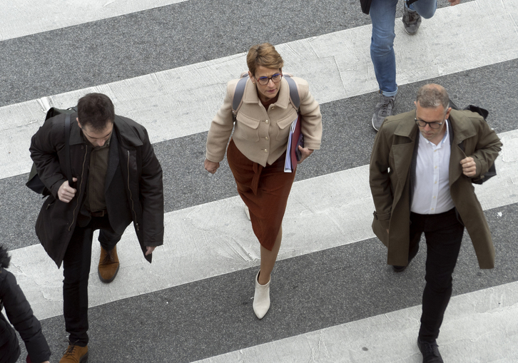 María Chivite, esta mañana, llegando al Parlamento navarro.