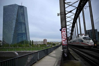 18 urteko gazteei Europan zehar trenez bidaiatzeko txartelak banatuko ditu Europar Batasunak beste urte batez.