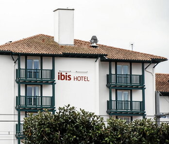 Vista del Hotel Ibis donde ocurrieron los hechos.