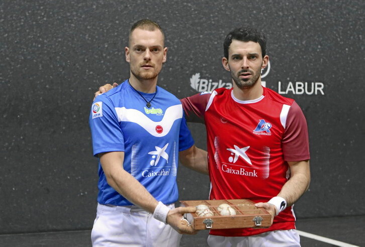 Unai Laso eta Jokin Altuna, atzo, Bilbon arazorik gabe egindako material aukeraketan.