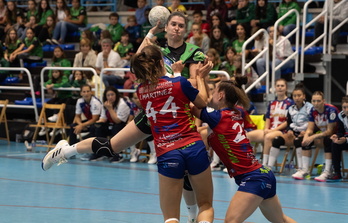 Eider Rodríguez, una de las capitanas del Beti Onak, en el partido liguero frente al Atlético Guardés. 