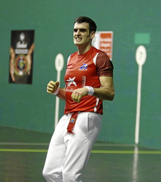 Ezkurdia, Artolaren aurkako partidan.