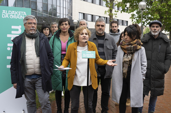 Rebeka Ubera, EH Bilduko kidea, gaur Gasteizen egindako agerraldian.