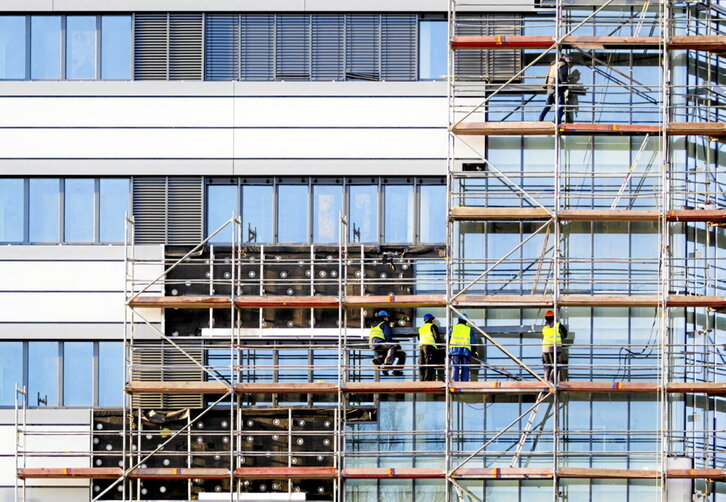 Tanto en el exterior como en el interior es importante utilizar aislantes térmicos que puedan impedir la propagación del fuego.