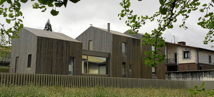 Zubietako BAT etxea, Amaia Aranak eta Iñaki del Prim arkitektoek diseinatutako egurrezko etxe jasangarria.