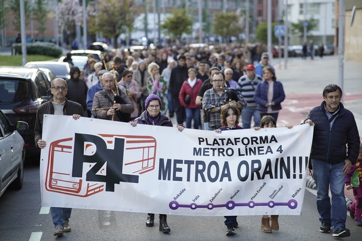 Una nueva movilización ciudadana ha reclamado que se construya la línea 4 de metro con conexión en Moyua.