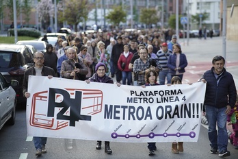 Una nueva movilización ciudadana ha reclamado que se construya la línea 4 de metro con conexión en Moyua.