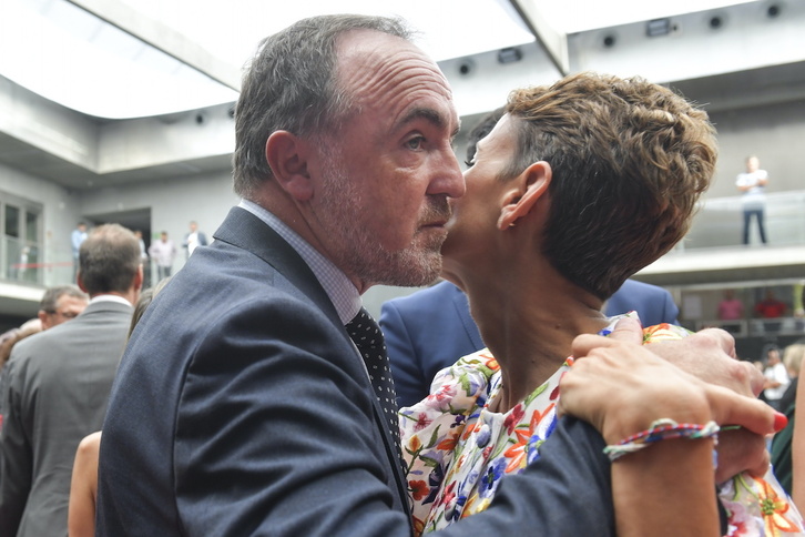 Esparza felicita con desgana a Chivite tras su investidura en 2023.