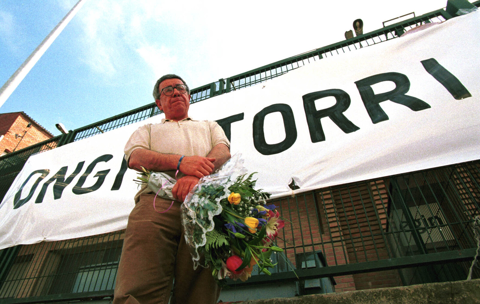 El periodista Pepe Rei, en el recibimiento en 'Egin' tras una de sus excarcelaciones. (Jon URBE I FOKU)
