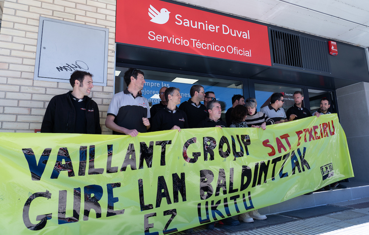 Ostiral honetan Saunier Duvaleko langileek egindako elkarretaratzea.