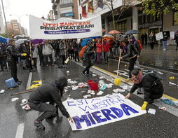 Mugimendu Feministako kideak, Iruñean, 2023ko azaroaren 30eko protestetan.