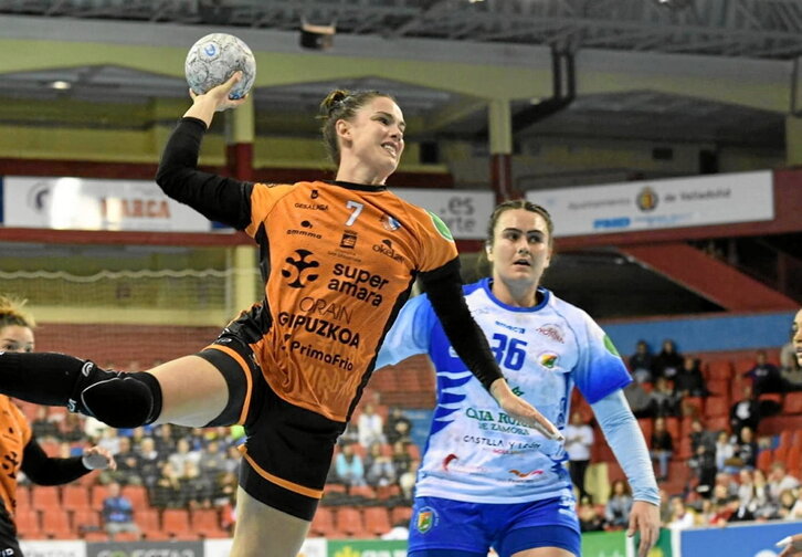 Emma Boada supo dirigir a su equipo y aportó tres dianas en la faceta ofensiva.