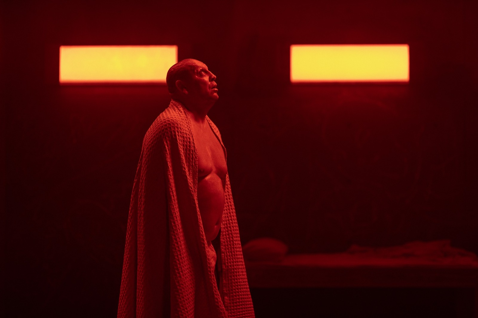 Hovik Keuchkerian en 'El hoyo 2'. NETFLIX Hovik Keuchkerian en 'El hoyo 2'. NETFLIX