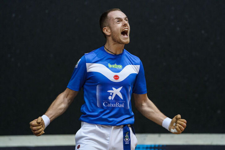 Unai Lasok amorruz ospatu du garaipen ikaragarri hau.