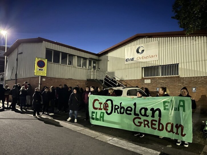 CIE Orbelan Plasticoseko langileen protesta, greba egunean.