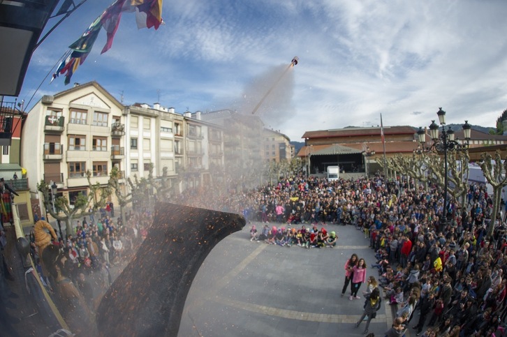 Txupinazoa, Lazkaoko San Prudentzio jaiei hasiera ofiziala emanez.