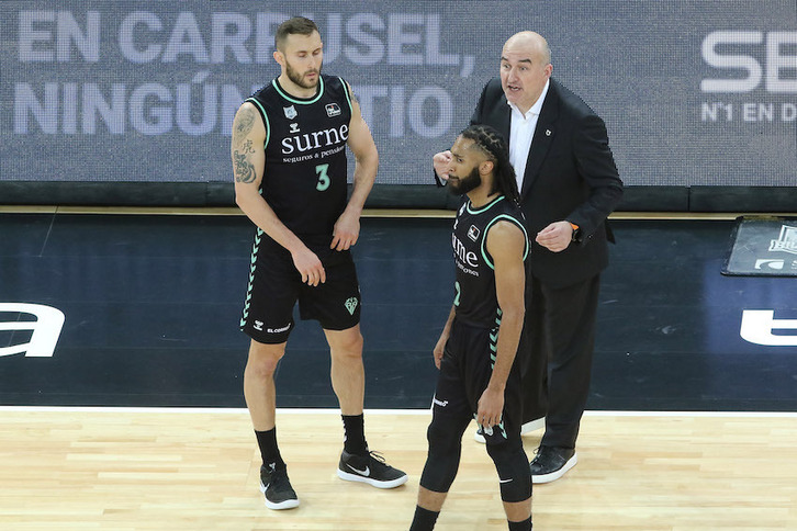 Adam Smith y Keith Hornsby acabaron lesionado el duelo ante Obradoiro.