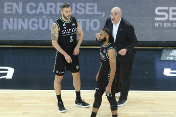 Adam Smith y Keith Hornsby acabaron lesionado el duelo ante Obradoiro.