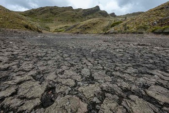 Ademas de crecidas de río, Colombia sufre de episodios de sequía como este lago del parque natural Pan de Azúcar.