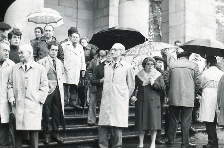 El lehendakari Leizaola, en su visita a Gernika. 