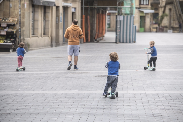 ‘Guraso eskola’ programako tailerrak adin ezberdinetako seme-alabak dituzten familiei zuzenduta daude, HHtik DBHra. 