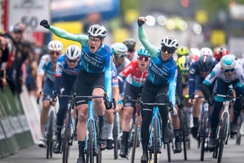 Dorian Godon y Andrea Vendrame celebran el doblete del Decathlon Ag2r.