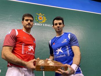 Zabaleta eta Altuna III.a Eibarko material aukeraketan.