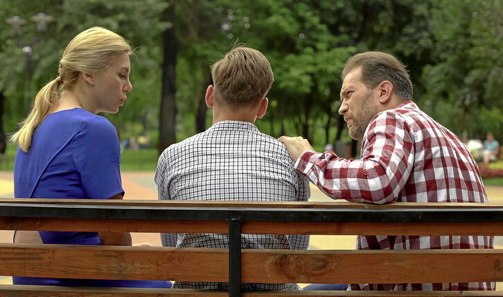 Gurasoak munduko asmo onenarekin saiatzen dira seme-alabei laguntzen, baina gehiegizko babesak ondorio kaltegarriak izan ditzake haien garapenean.