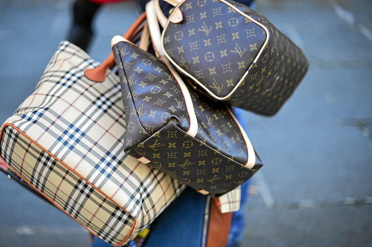 Faltsifikatutako produktuak, Erroman.