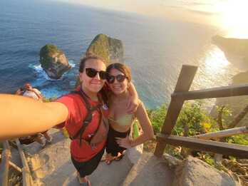 Ana Manso eta bere laguna Australiako Gold Coasten