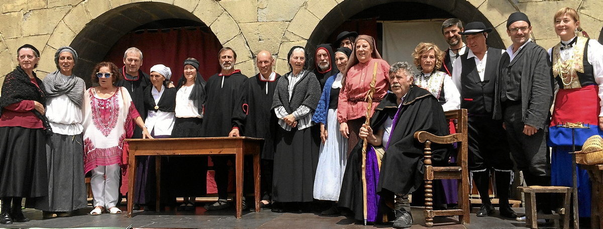 Erronkariko jantzien omenez egindako jaia. Fernando UHALDE