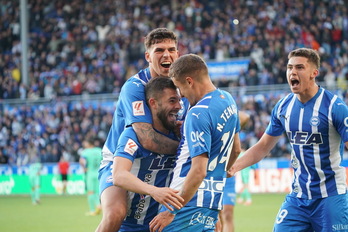 Después de doblegar al Atlético, el Alavés repite como anfitrión ante el Celta en un partido muy especial para Mendizorrotza, que conmemora su centenario.