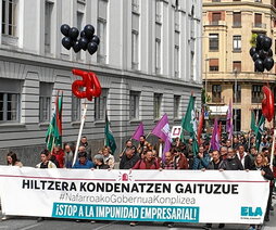 Manifestación celebrada ayer por ELA en Iruñea.