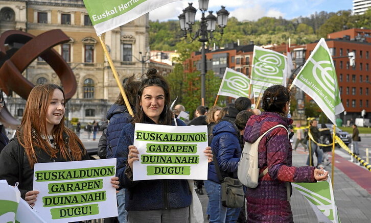 Euskaldunon Harrotze Asteko ekintza nazionaletako bat Bilbon egin zuten,  asteazkenean.