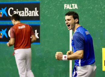 Jokin Altuna, Zabaletaren aurka tanto bat ospatzen. 