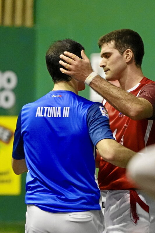 Altuna eta Zabaleta, elkar agurtzen.