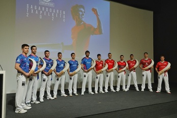 Txapelketan parte hartuko duten pilotariak gaurko aurkezpenean.