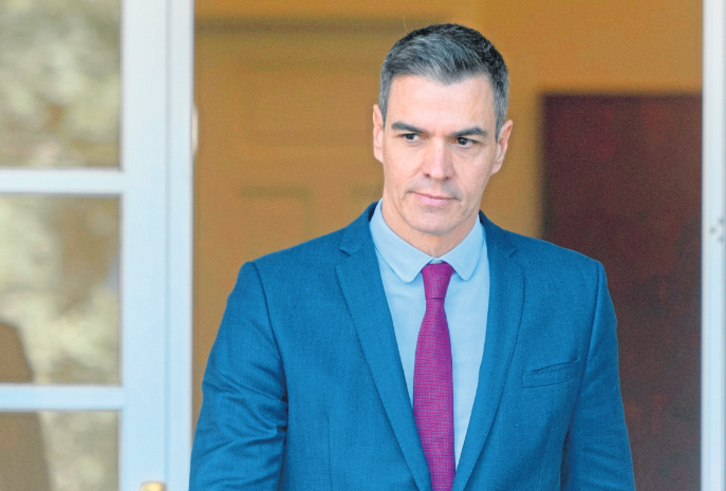 Pedro Sánchez, en las escalinatas del Palacio de la Moncloa.