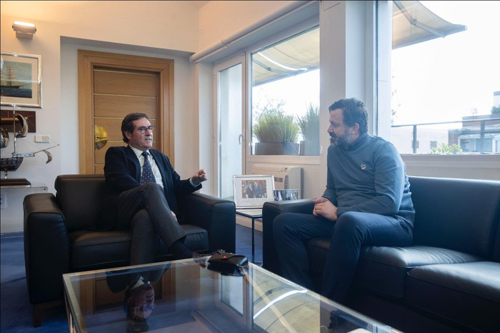 Alfonso Santiago, de Last Tour, junto al presidente de la CEOE Antonio Garamendi.