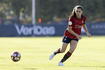 Miriam Rivas, con la camiseta de Osasuna.