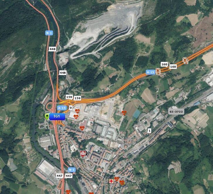 El carril de acceso de la A-14 a la N-I en Andoain ha quedado cortado.