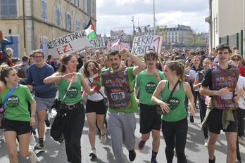 Le collectif Azterketak Euskaraz a couru lors de la dernière Korrika. 