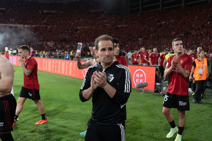 Jagoba Arrasate, zaleen babesa eskertzen Kopako finalean.