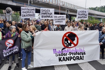 Decenas de carteles elaborados por el vecindario han denunciado la situación.