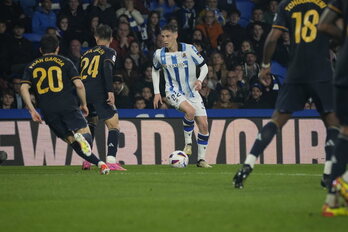 Beñat Turrientes, que jugó muy bien ante el Real Madrid, es el principal candidato para sustituir a Zubimendi. 