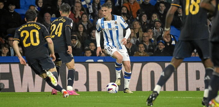 Beñat Turrientes, que jugó muy bien ante el Real Madrid, es el principal candidato para sustituir a Zubimendi.