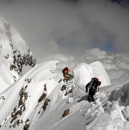 UIAAk erantzun du 14 zortzimilako ofizial daudela.