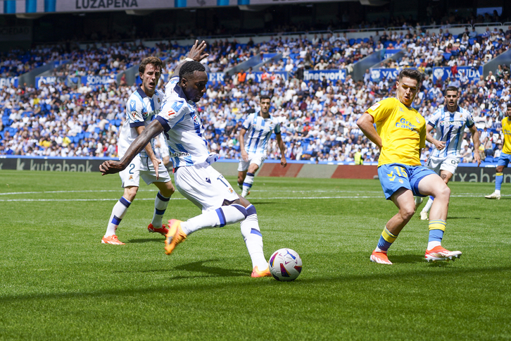 Sheraldo Becker ha marcado con este disparo el segundo gol.