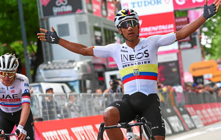 Jhonatan Narváez, campeón de Ecuador, pudo aguantar a Pogacar en la última subida y superarlo al sprint.