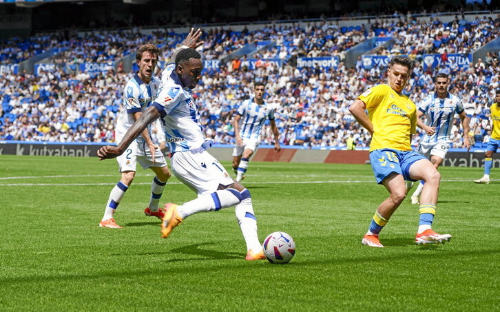 Sheraldo Becker marcó con este disparo el segundo gol sin apenas ángulo.